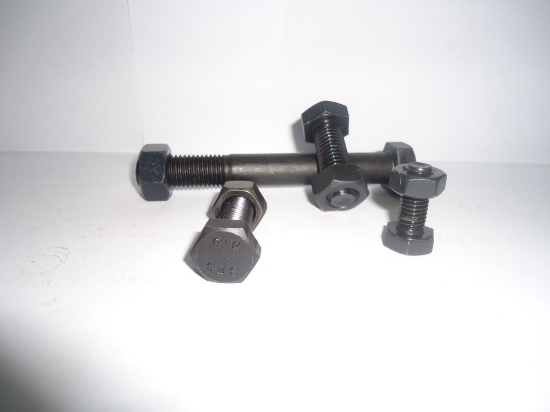 GRADE 8.8 HIGH TENSILE BOLTS & NUTS - METRIC THREAD