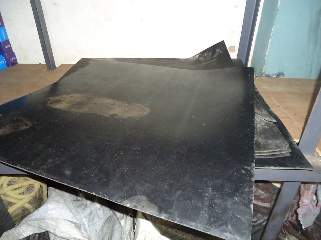 RUBBER SHEET 2' X 2'